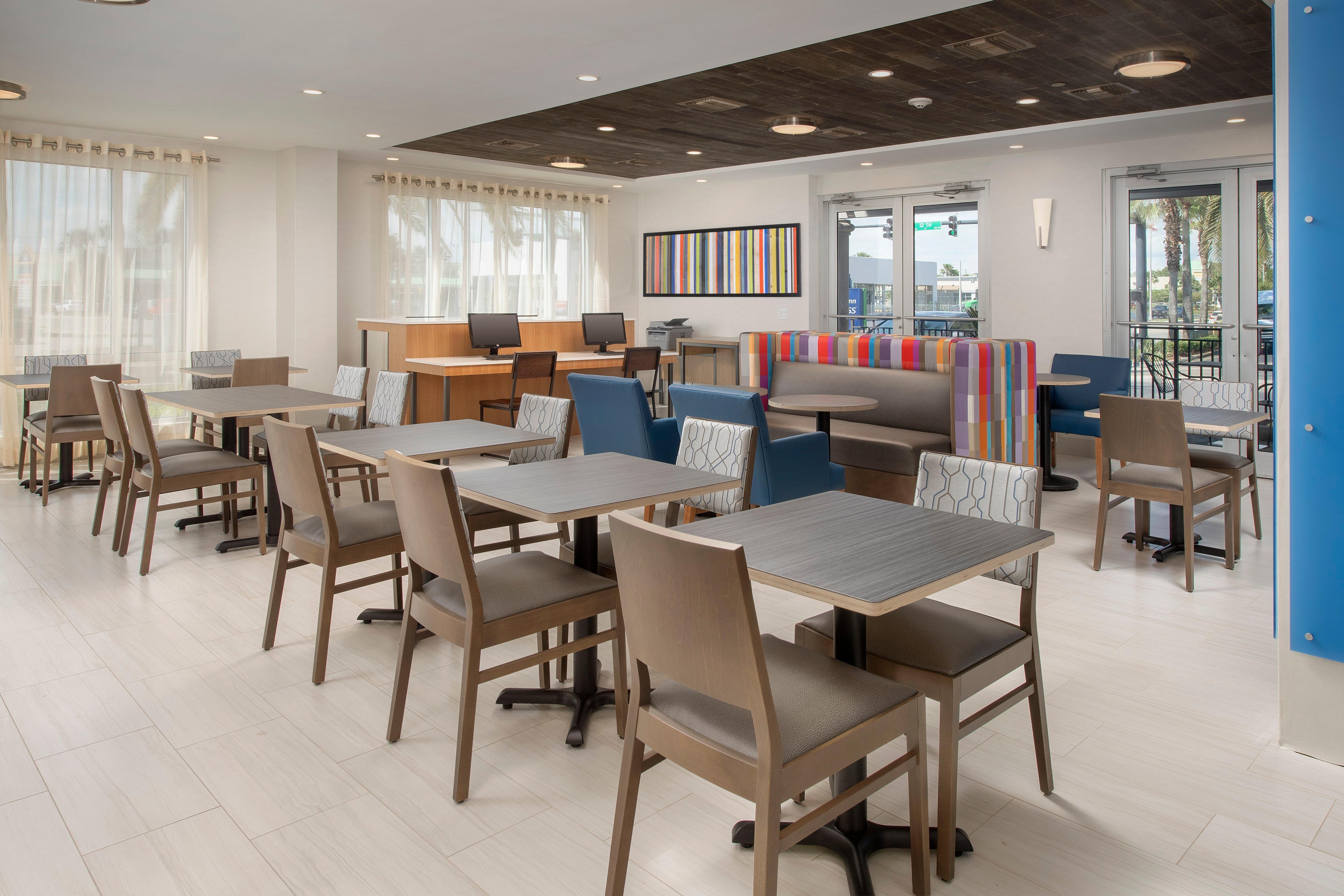 Holiday Inn Express Jacksonville Beach By Ihg Exterior photo