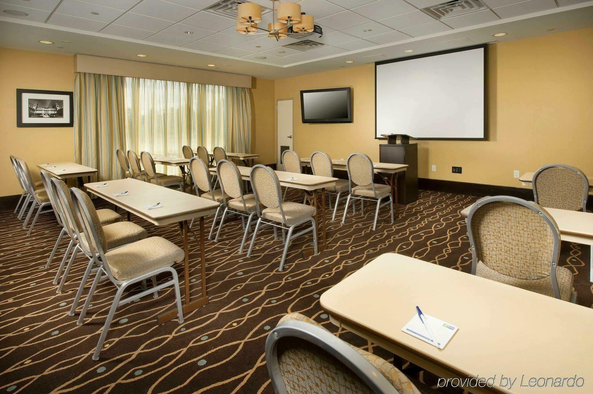Holiday Inn Express Jacksonville Beach By Ihg Exterior photo
